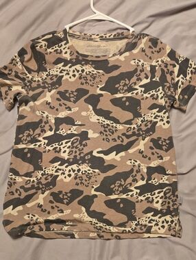 Eddie Bauer Women's Short Sleeve Camo-Leopard Tee - Beige/Black
